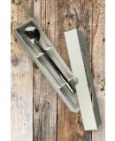 drahá bombilla na dřevu