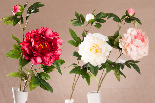 Nové umělé květiny.