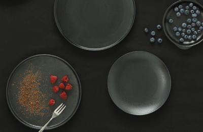 Černý porcelán CAVIAR od Maxwell and Williams