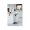 130205 BO TOUCH BIN HI 60 L bílá v kuchyni