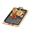 BBQ Grilovací aervírovací pánev s prkénkem a dvěma rukojeťmi 32x22x3,5 cm litina borovicové dřevo kvalita Kuchenprofi (2)