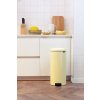 233845 NEWICON Pedálový odpadkový koš 30 l jemná žlutá Brabantia kvalitní ocelový koš nadčasový design Brabantia (4)
