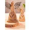 33039 21 Dřevěný anděl Wiliam 18 a 21 cm od Paramit (1)
