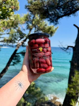 Olivy Kalamon - mäsité, šťavnaté a prirodzene bohaté na chuť. Presne také, aké ich poznajú a milujú Gréci 🇬🇷 Skvelo...