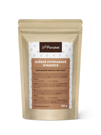 Balení sušených pivovarských kvasnic pro psy Panakei na bílém pozadí.