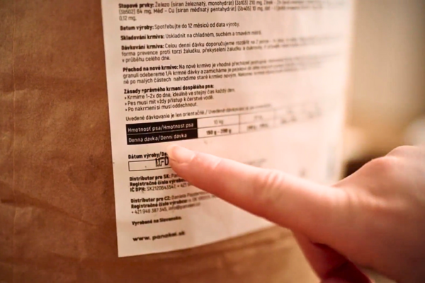 Ako čítať etiketu na krmive?  Vyberte vášmu psovi správnu výživu