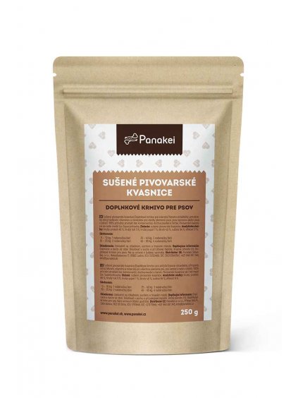 Balenie sušených pivovarských kvasníc pre psov Panakei na bielom pozadí.