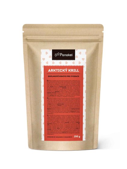 Balenie sušeného arktického krillu Panakei pre psov na bielom pozadí.