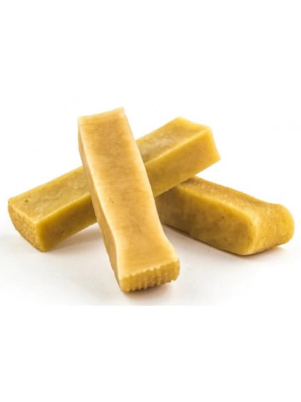 Tri himalájske dentálne tyčinky pre psov na žuvanie a čistenie zubov na bielom pozadí