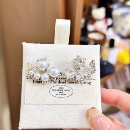 Asymmetric Drop Pearl Earrings