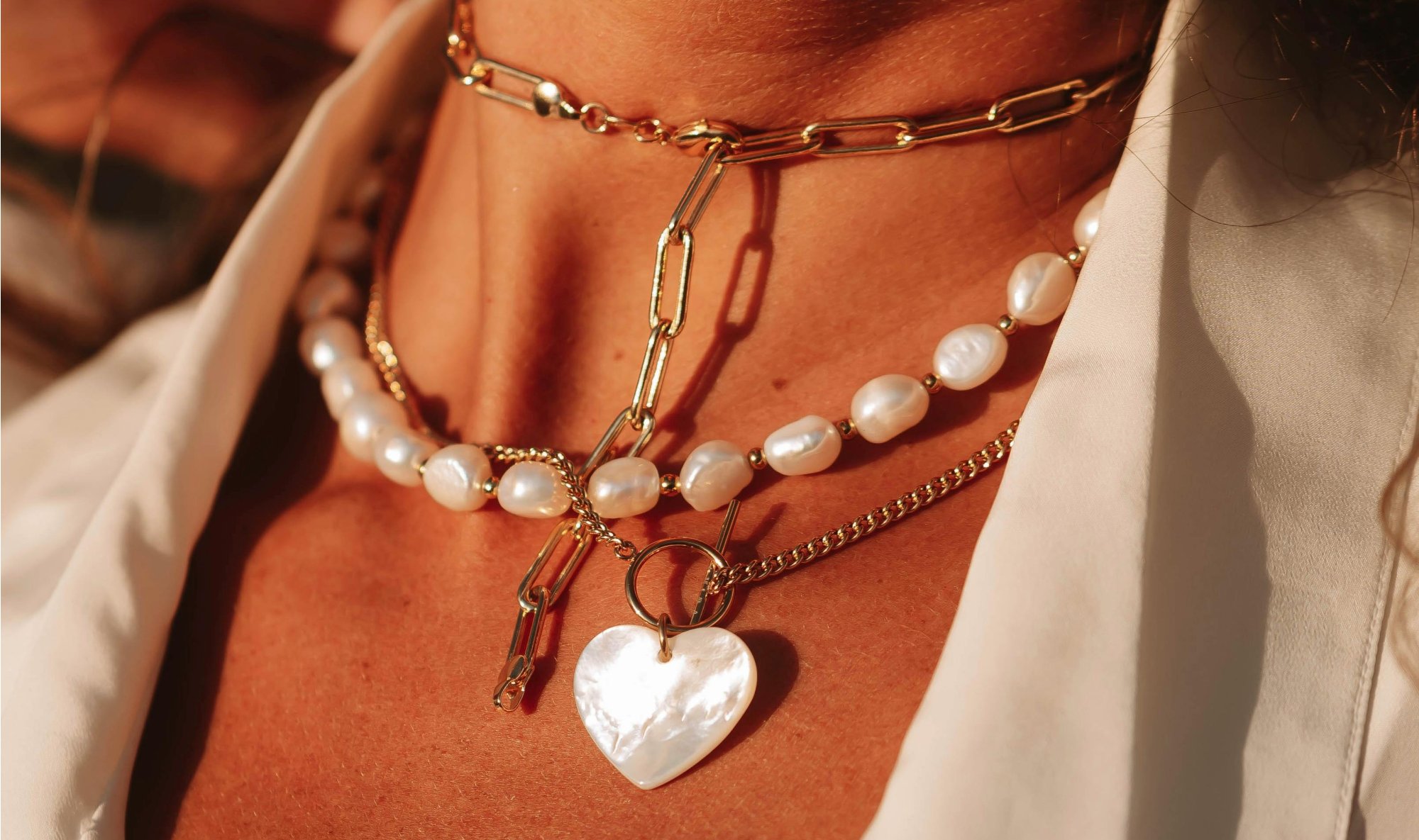 Zlaté trio: Elegance a luxus ve třech přívěscích