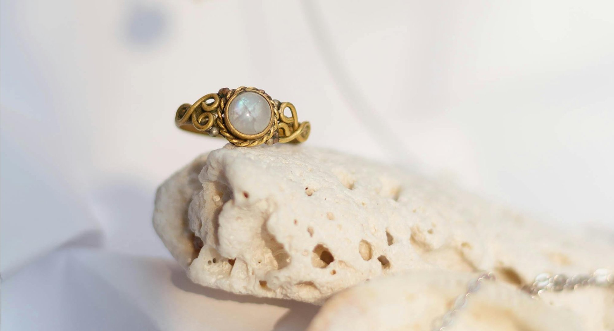 Světlo měsíce na vašem prstu: Elegantní stříbrný prsten