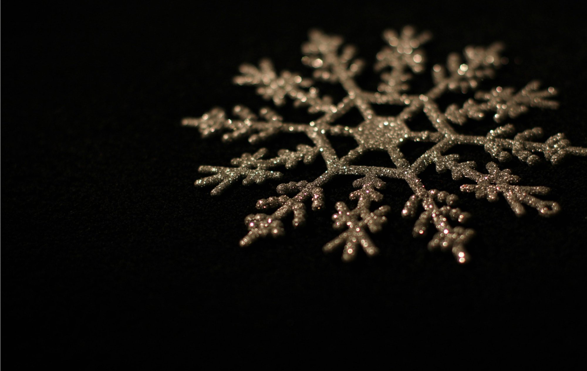 Oslňte se stylovým stříbrným náramkem s kouzelnou vločkou