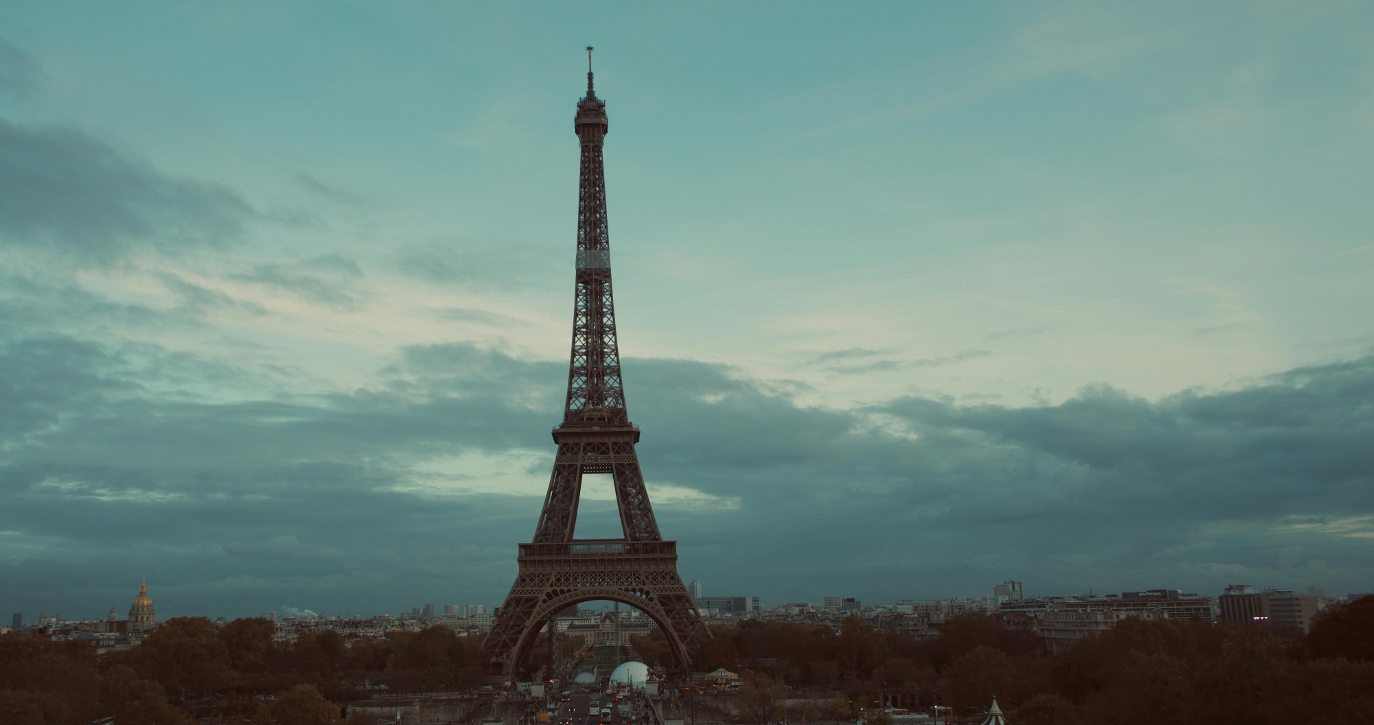 Elegantní Stříbrný Přívěsek ve Tvaru Eiffelovy Věže – Dokonalý Dárek