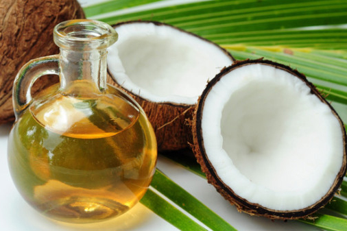 Kokosový olej pomáhá odbourávat tuky