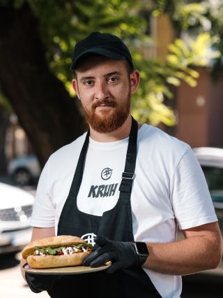 Marcel tento týždeň zobral poctivé chilli con carne a posunul ho tam, kde by ste ho možno nečakali. Do našej panino žemle....
