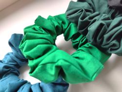 Jak se látková gumička stala módní ikonou