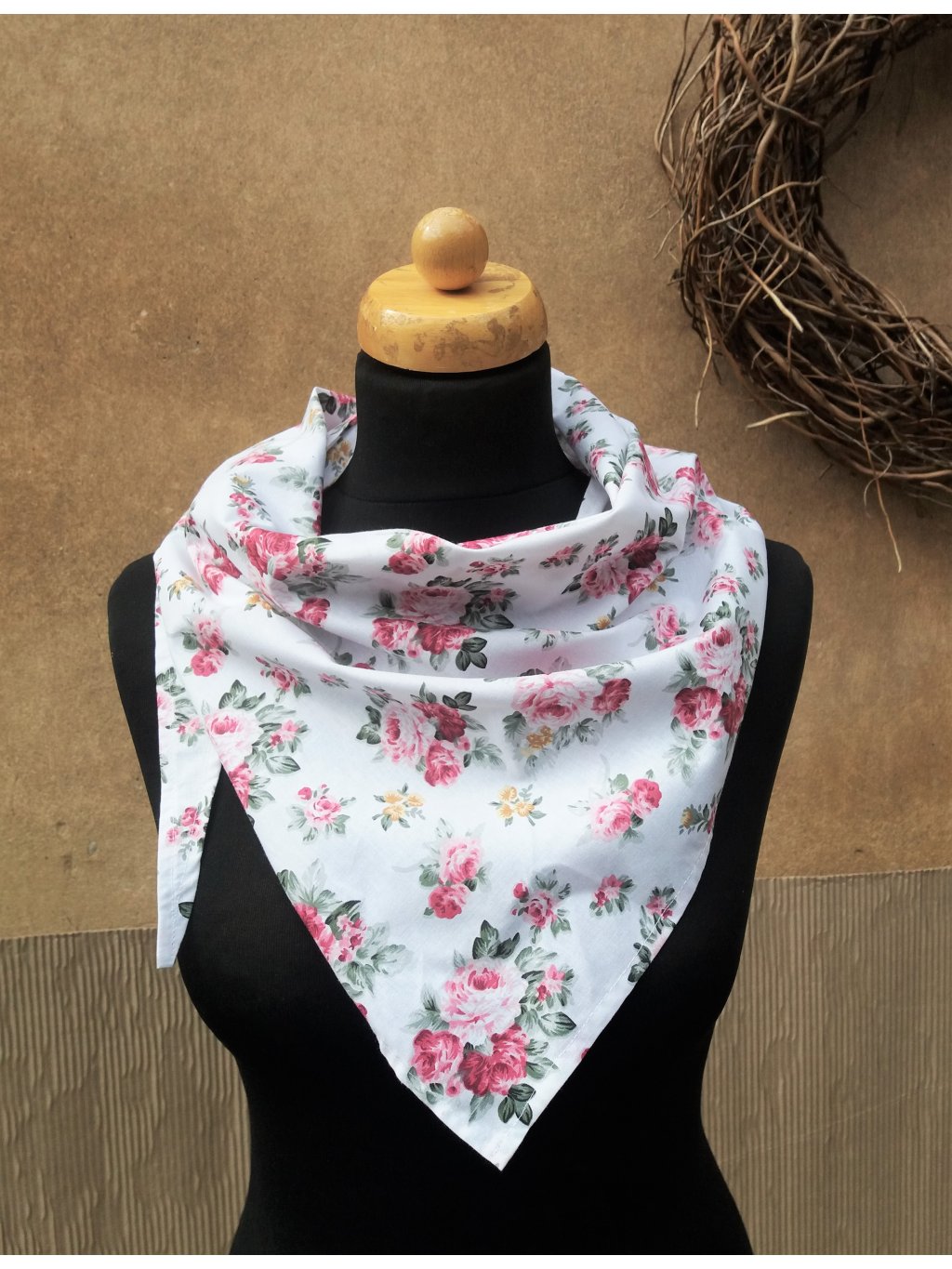 Bavlněný šátek - něžné růžičky