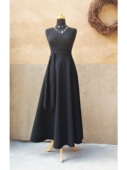 Dlouhá půlkolová sukně - černá