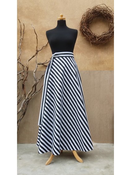 Dlouhá půlkolová sukně - černý proužek