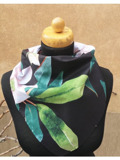 Černý bavlněný šátek - magnolie