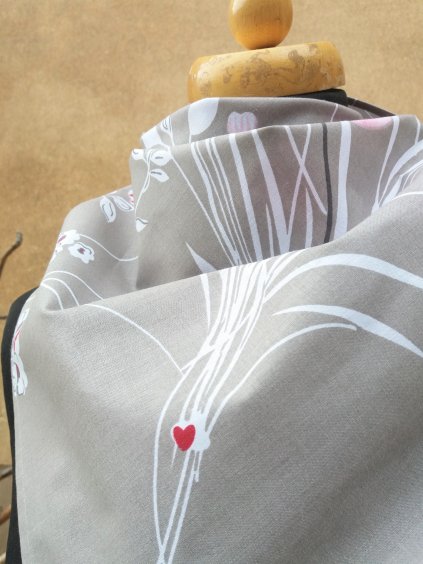 Bavlněný šátek - šedobéžový s květy