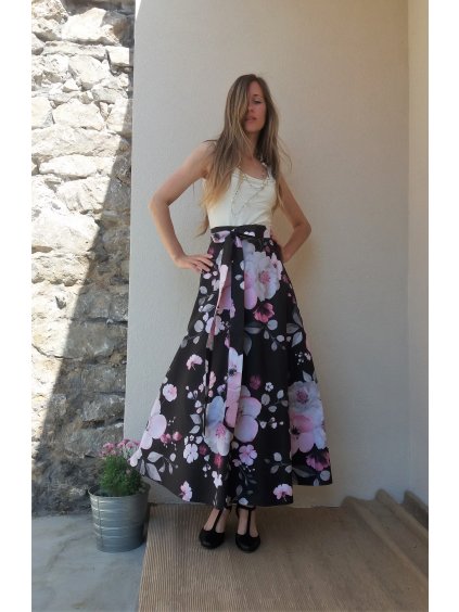 Dlouhá půlkolová sukně - černá s květy