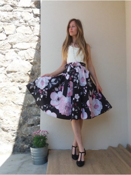 Kolová midi sukně - černá s růžovými květy