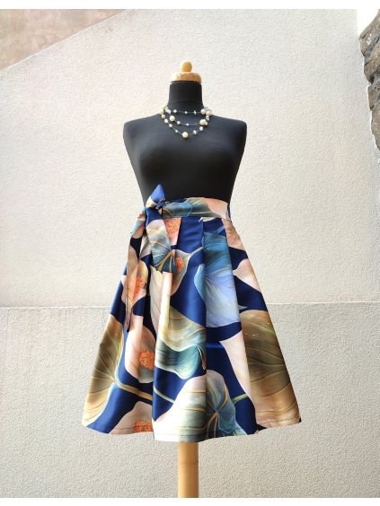 Krátká zavinovací sukně  - satén kala