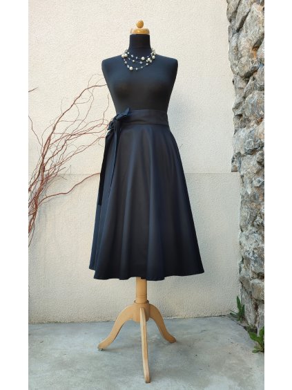 Midi kolová sukně - černý satén