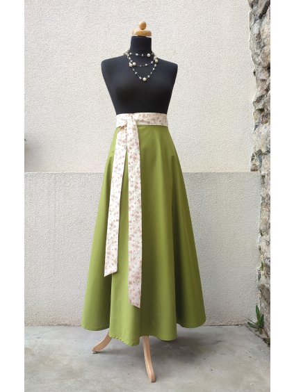 Dlouhá půlkolová sukně - zelená s něžným páskem