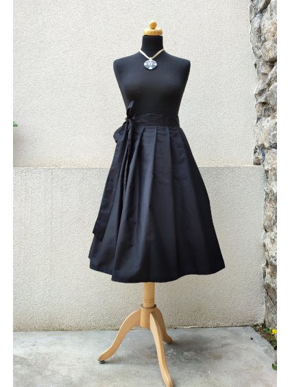 Černá zavinovací midi sukně