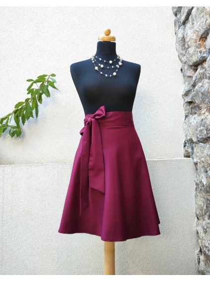 Krátká půlkolová sukně - bordó