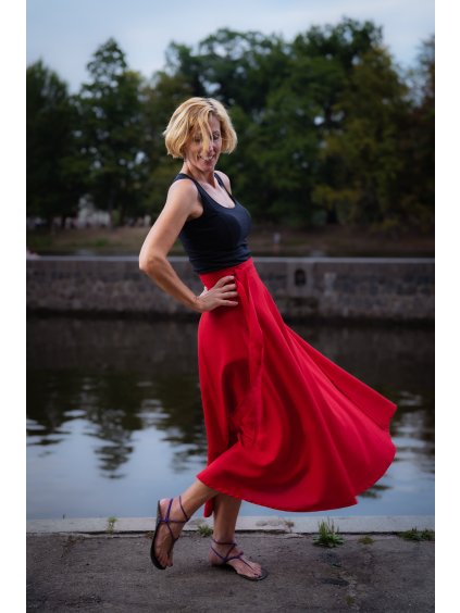 Dlouhá půlkolová sukně - červená