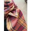 Kostkovaný, dlouhý šál