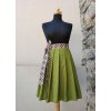 Krátká sukně - zelená s barevným páskem