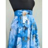 Dlouhá kolová sukně - modrá s bílými květy