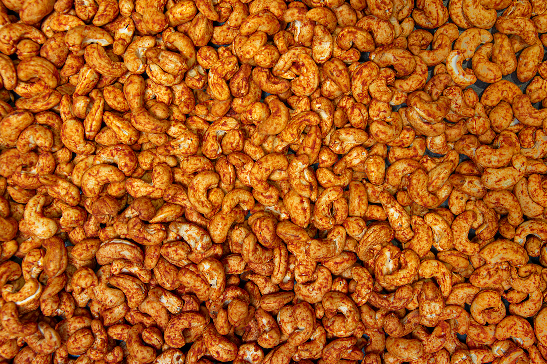Paprikové kešu zblízka — prilnutá údená paprika
