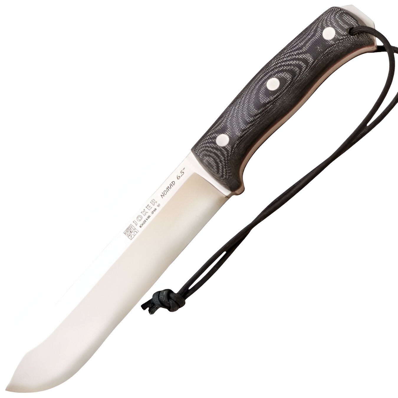 Joker Nomad 6,5" - Bushcraftový nůž s křesadlem, micarta, černý. Kvalitní bushcraftový nůž s čepelí z oceli Böhler N695 a tvrdostí 58 HRC. Ideální pro outdoorové aktivity. Rukojeť a křesadlo z černé micarty.