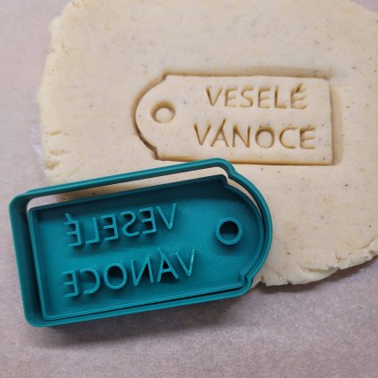 Vykrajovátko s razítkem Jmenovka na dárek – detailní 3D otisk pro personalizované sušenky.