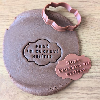 Hotové sušenky s vtipným textem