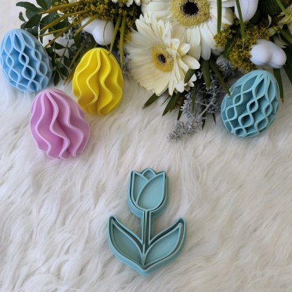 Jarní motiv tulipánu pro krásné velikonoční cukrovinky. Vytvářejte originální perníčky a sušenky s tímto elegantním vykrajovátkem.