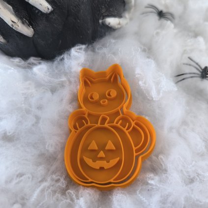 Originální design pro halloweenské pečení. Vtipná a strašidelná kombinace pro sušenky a perníčky.