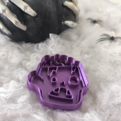 Plastové 3D vykrajovátko pro tvorbu halloweenských sušenek.