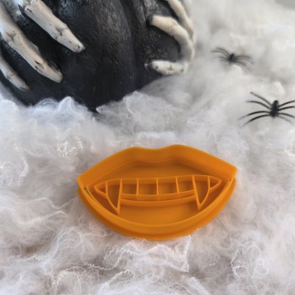 3D plastové vykrajovátko s razítkem ideální pro halloweenské pečení sušenek.
