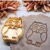 Plastové vykrajovátko na linecké ve tvaru sovy, ideální pro podzimní pečení.