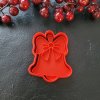 Plastové vykrajovátko na vánoční sušenky – originální motiv zvonu s mašlí.