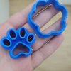 Plastové vykrajovátko s razítkem Psí tlapka - vtipný a originální doplněk do kuchyně.