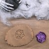 Plastové 3D vykrajovátko pro tvorbu halloweenských sušenek.