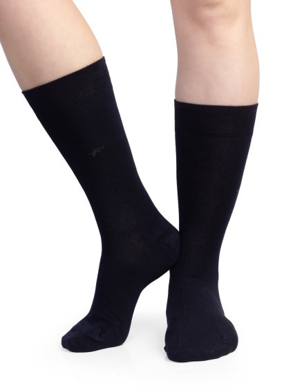 tmavě modré ponožky